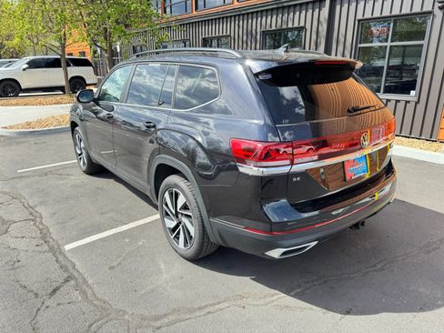 Used 2024 Volkswagen Atlas SE AWD/4WD image 3