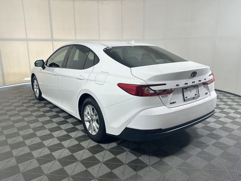 Used 2025 Toyota Camry LE FWD image 5