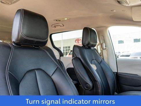 Used 2024 Chrysler Pacifica Limited FWD image 13