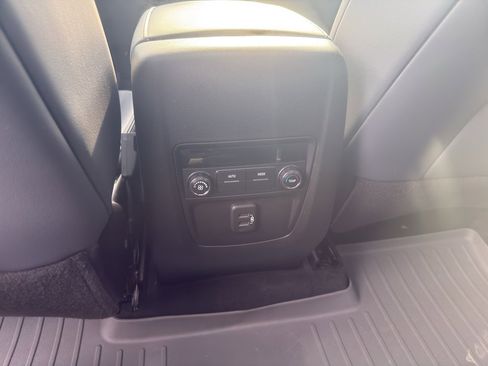 Used 2022 Buick Enclave Essence w/ Experience Buick Package image 9