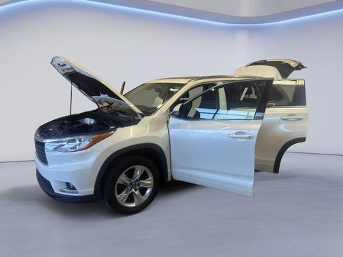Used 2016 Toyota Highlander Limited Platinum AWD/4WD image 11