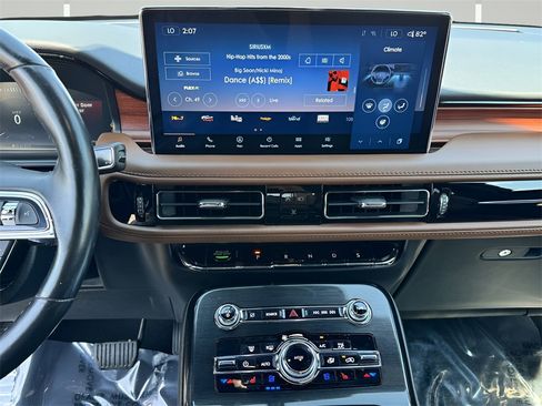 Used 2022 Lincoln Nautilus Reserve w/ Equipment Group 201A image 8