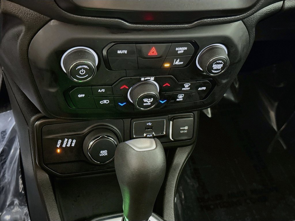 Used 2021 Jeep Renegade Latitude AWD/4WD image 8