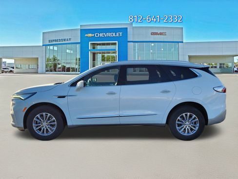 Used 2024 Buick Enclave Premium image 4