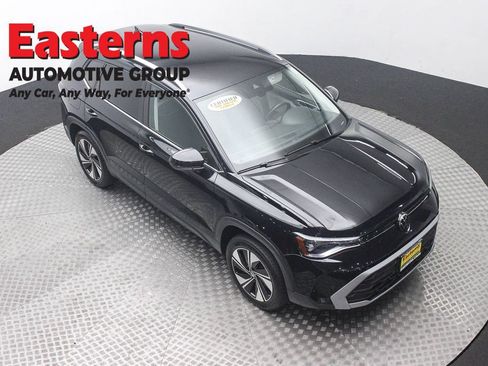Used 2025 Volkswagen Taos SE AWD/4WD image 3