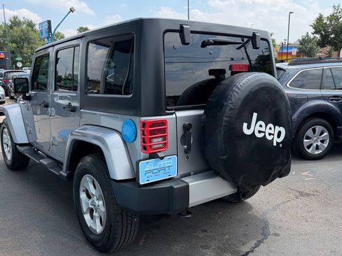 Used 2015 Jeep Wrangler Unlimited Sahara w/ Connectivity Group AWD/4WD image 3