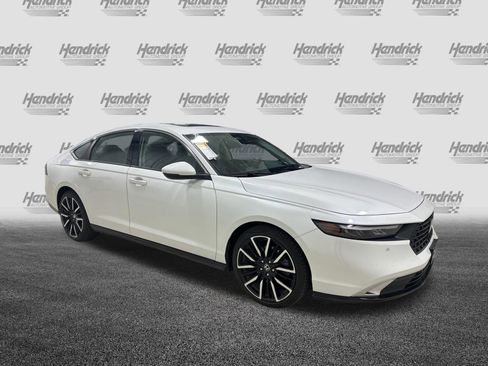 Used 2023 Honda Accord Touring image 2