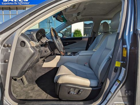 Used 2013 Lexus LS 460 AWD w/ Comfort Pkg image 12