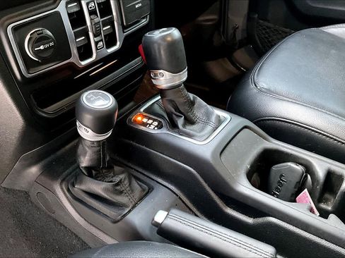 Used 2023 Jeep Wrangler Unlimited Sahara image 17