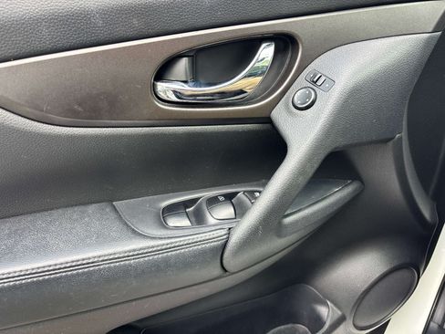 Used 2014 Nissan Rogue S FWD image 14