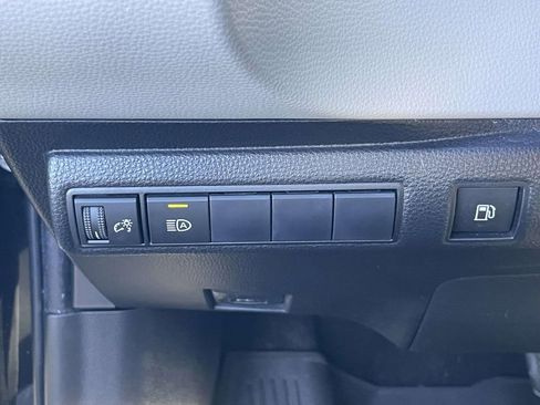 Used 2020 Toyota Corolla LE image 17