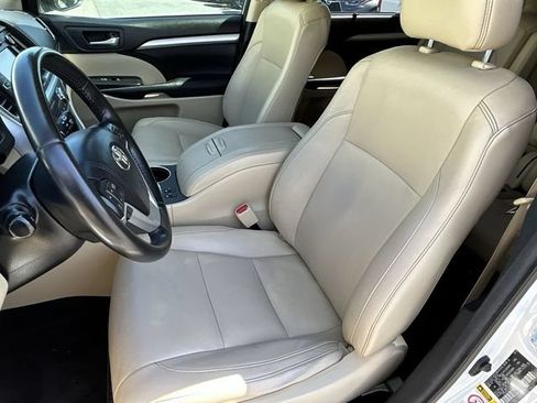 Used 2018 Toyota Highlander XLE FWD image 19