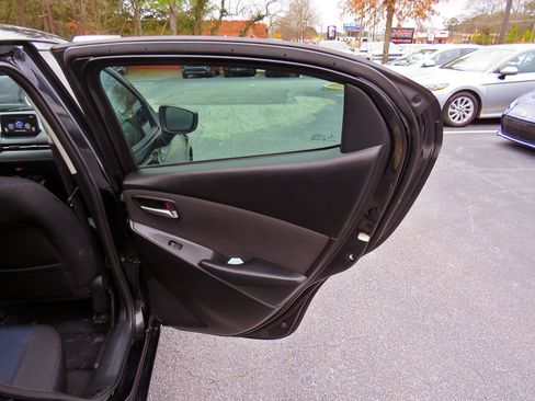 Used 2019 Toyota Yaris LE image 18