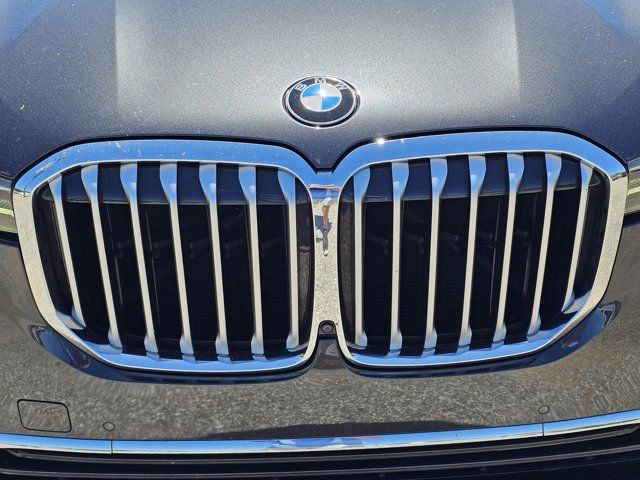 Used 2022 BMW X7 xDrive40i w/ Luxury Seating Package AWD/4WD image 9