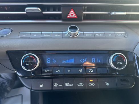 Used 2025 Hyundai Elantra SEL image 20