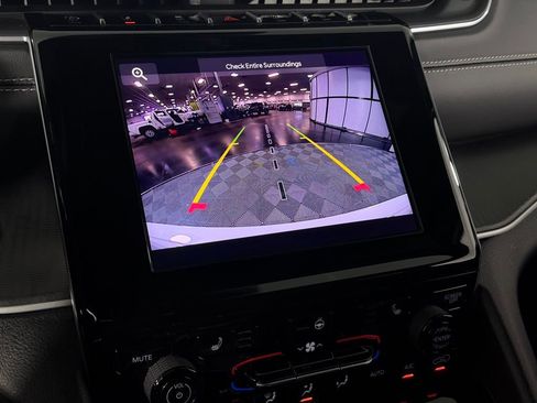 Used 2025 Jeep Grand Cherokee Altitude image 19