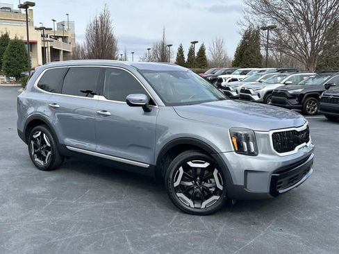 Used 2024 Kia Telluride S w/ S Sunroof Package image 2