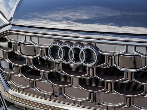 New 2026 Audi SQ8 Prestige image 11