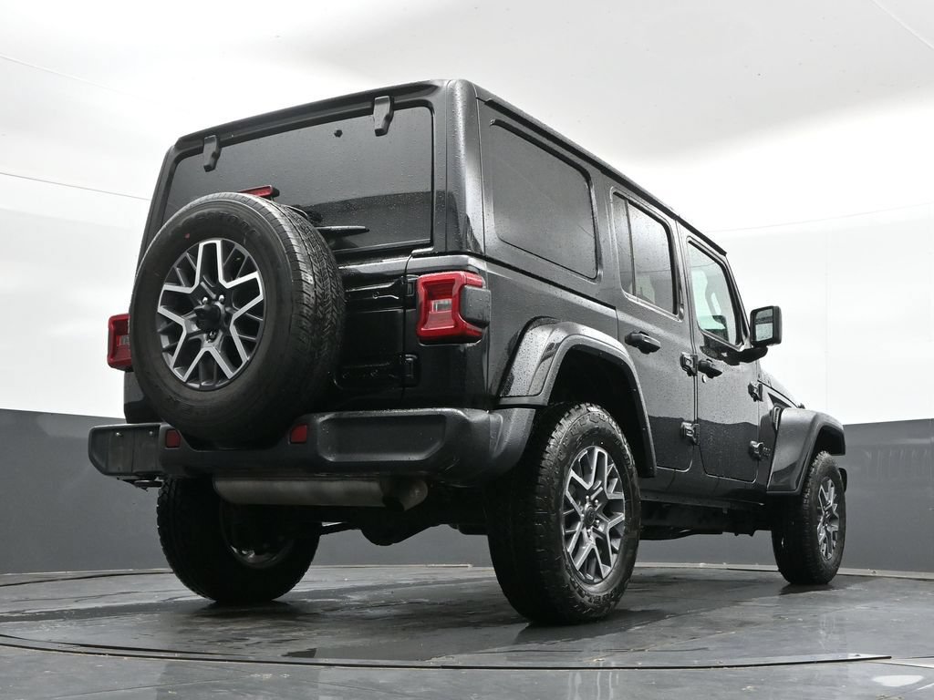 Used 2025 Jeep Wrangler Unlimited Sahara AWD/4WD image 40
