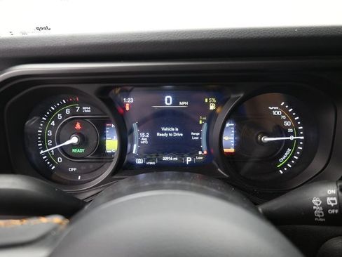 Used 2024 Jeep Wrangler Unlimited AWD/4WD image 17