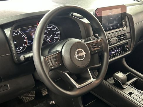Used 2024 Nissan Pathfinder S AWD/4WD image 13