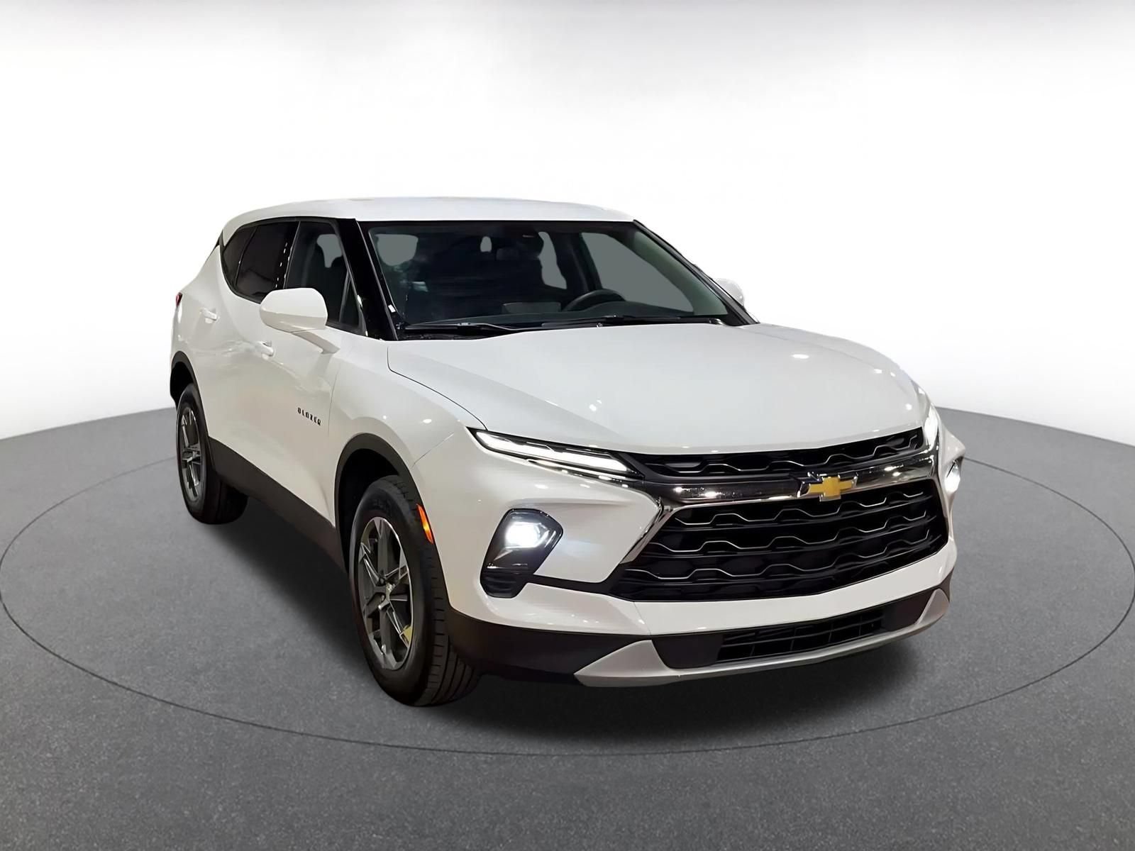 Used 2026 Chevrolet Blazer LT AWD/4WD image 3