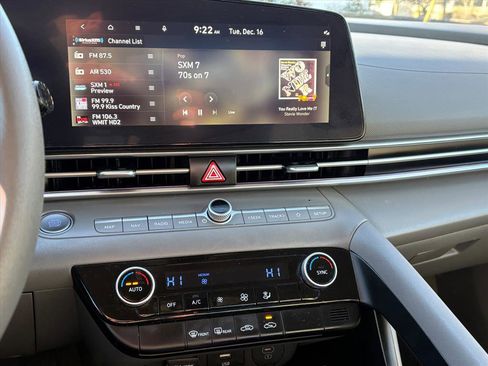 Certified 2024 Hyundai Elantra SEL image 11