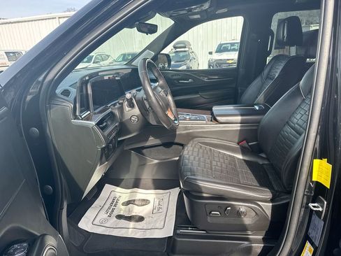 Used 2022 Cadillac Escalade ESV Premium Luxury Platinum image 13