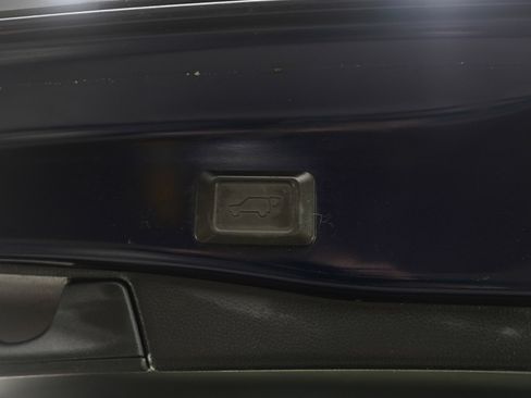 Used 2020 Toyota RAV4 Limited image 11