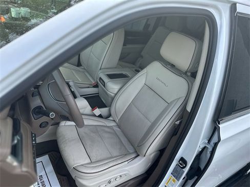 Used 2023 GMC Yukon XL Denali w/ Denali Reserve Package image 12