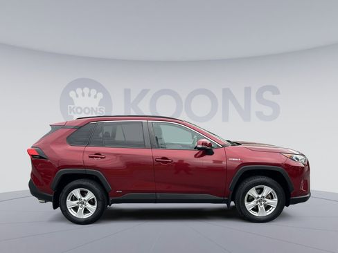 Used 2020 Toyota RAV4 XLE w/ Carpet Mat Package AWD/4WD image 8