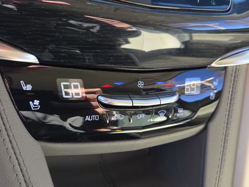 Used 2024 Cadillac XT6 Premium Luxury w/ Technology Package image 18