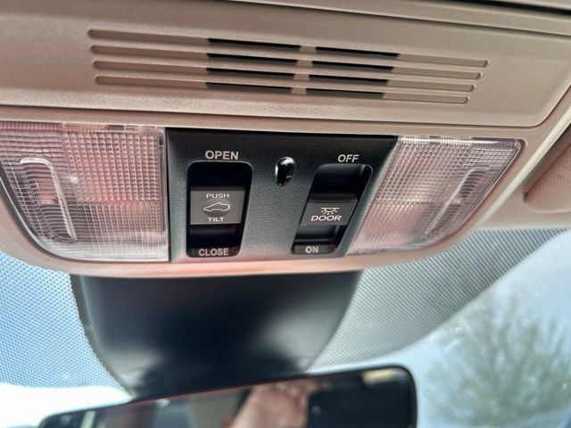 Used 2025 Honda Odyssey EX-L image 28