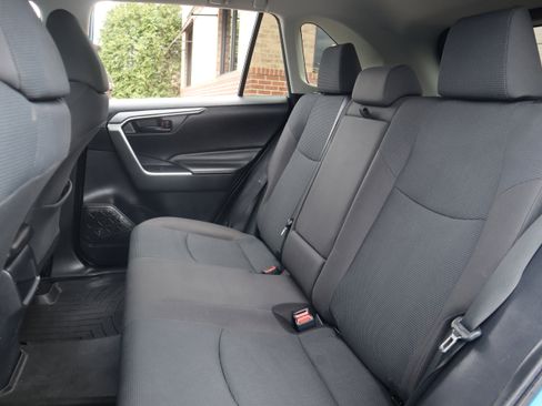 Used 2019 Toyota RAV4 LE image 24