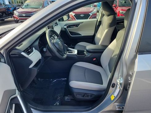 Used 2025 Toyota RAV4 XLE w/ Convenience Package FWD image 18