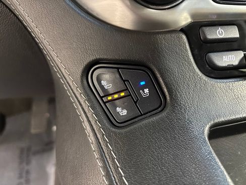 Used 2018 GMC Yukon XL SLT AWD/4WD image 25
