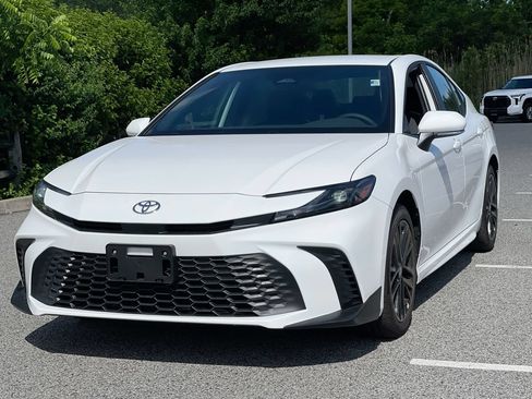Used 2026 Toyota Camry SE AWD/4WD image 13