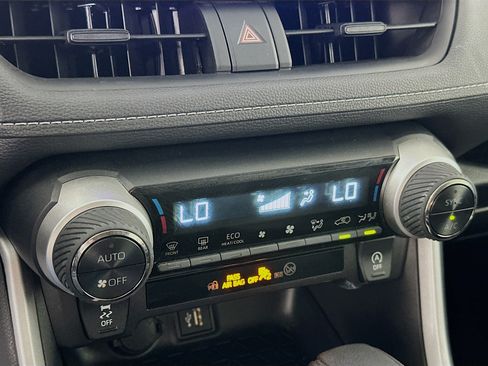 Used 2025 Toyota RAV4 XLE FWD image 23