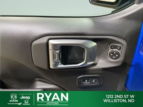 Used 2024 Jeep Gladiator Sport image 40