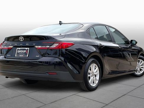 Used 2025 Toyota Camry SE image 11