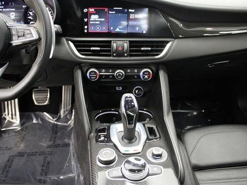 Used 2022 Alfa Romeo Giulia Quadrifoglio image 24
