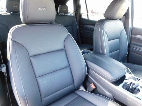 Used 2025 Buick Enclave Sport Touring image 20