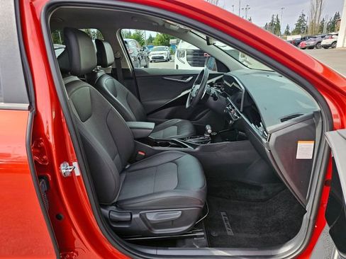 Certified 2023 Kia Niro EX image 13