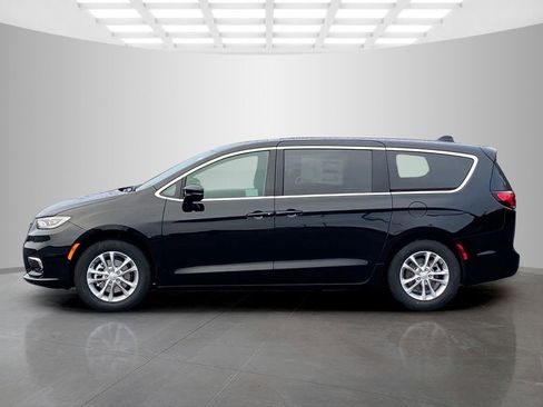 New 2026 Chrysler Pacifica Select image 2