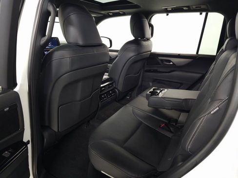 Used 2025 Lexus LX 700h F Sport image 40