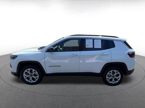 Used 2025 Jeep Compass Latitude AWD/4WD image 11