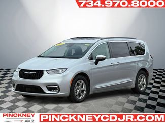 Used 2023 Chrysler Pacifica Limited FWD video 1