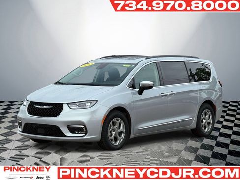 Used 2023 Chrysler Pacifica Limited FWD image 1