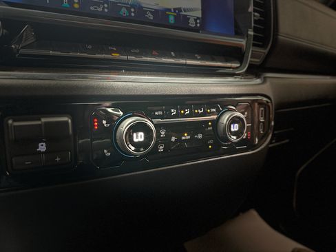 Used 2024 Chevrolet Silverado 2500 LT w/ All Star Edition AWD/4WD image 25
