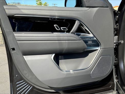 New 2026 Land Rover Range Rover Long Wheelbase SE image 12
